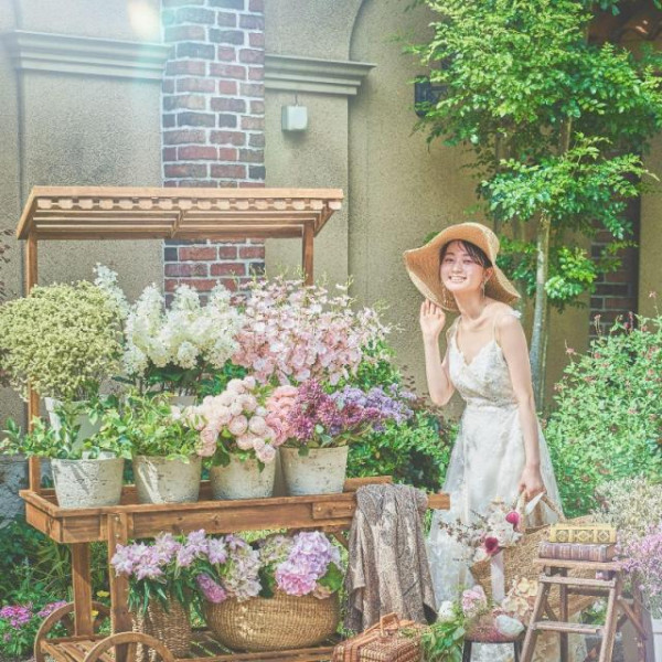 花と緑に囲まれながらおふたりらしいウェディング