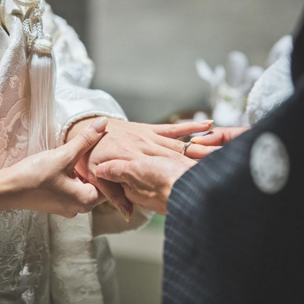 ゲストに見守られながらリング交換