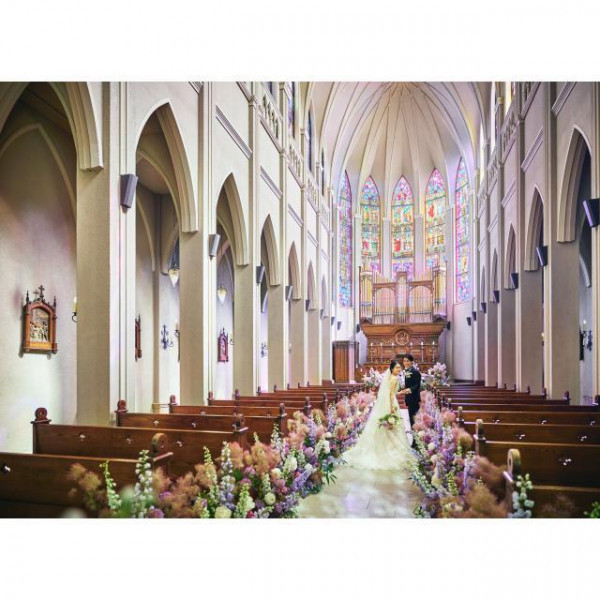 唯一無二のステンドグラス大聖堂でここでしか叶えられない感動を