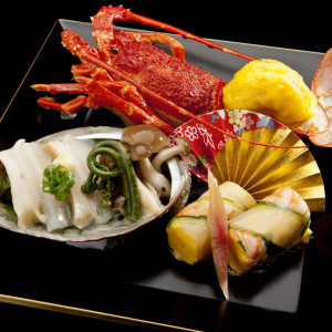 テーブルを華やかに彩るのは、素材の持ち味を最大限に引き出した繊細な和洋中折衷料理|石巻グランドホテルの写真(464064)
