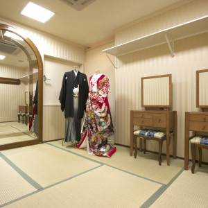 お着替え室。室内も広めなのでゆったりとお色直し、お着替えが可能です。|京都セントアンドリュース教会の写真(17303083)