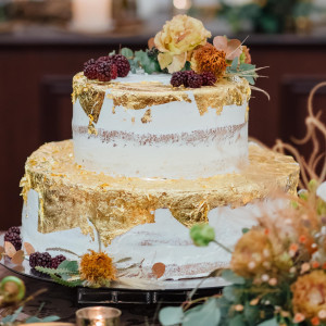 お二人の祝宴を彩るウェディングケーキ。おふたりのご希望にそったウェディングケーキをお創りいたします。お二人の心にいつまでも輝き続ける結婚式を創り上げるために。|京都セントアンドリュース教会の写真(22184554)