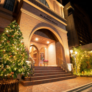 クリスマスはきらびやかにライトアップします|京都セントアンドリュース教会の写真(16304587)