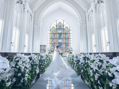 the『結婚式』を挙げたい花嫁様へ」｜チャペルは天井が高く，壁