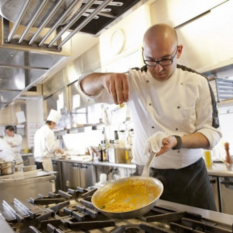 【Grand Chef”アンジェロ・プミリア”】地中海の美食を提供する2ツ星シェフ。