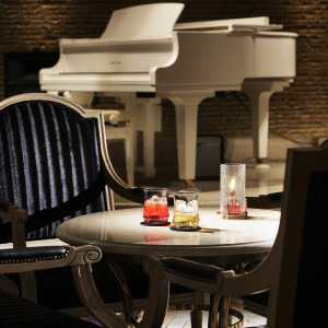 【ラウンジ「ドルチェ」】コーヒーと一緒に自家製スイーツはいかがでしょうか？
夜の時間帯は、ピアノ演奏をBGMに食後のひと時をお過ごしください。|グランドエクシブ鳥羽の写真(2418790)