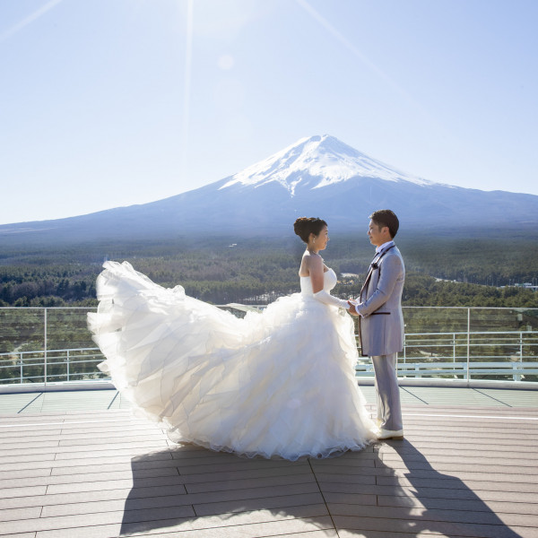世界文化遺産の富士山をバック