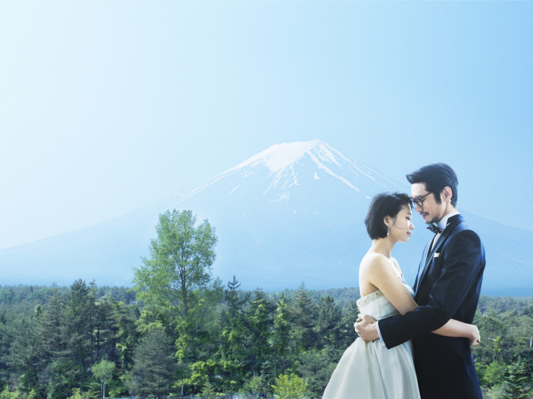 壮大な富士山の下 オンリーワンの結婚式