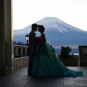 披露宴もおひらきして、夕日が隠れるその前に・・・富士山とパシャリ。|エクシブ山中湖の写真(6400770)