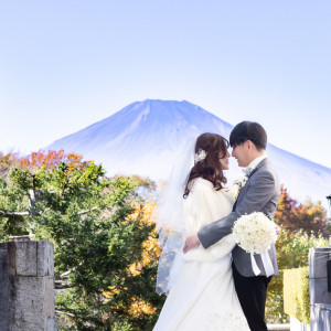 シーズンごとに姿を変える幻想的な富士山とのショット（11月）11月は富士山の周りの木々も秋らしく色付きます|エクシブ山中湖の写真(53477572)