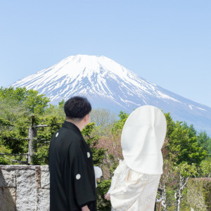 山梨県内でフォトウェディングなら富士山の雄大な姿と共に