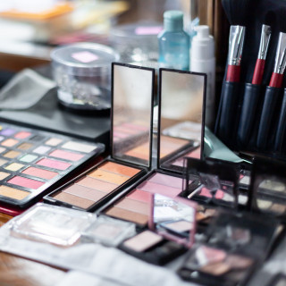 経験豊富なヘアメイクアーティストが花嫁様のご希望を叶えます