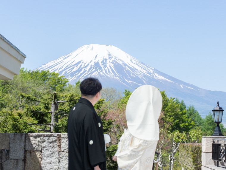 山梨県内でフォトウェディングなら富士山の雄大な姿と共に