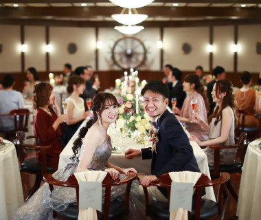賑やかに過ごすパーティ会場