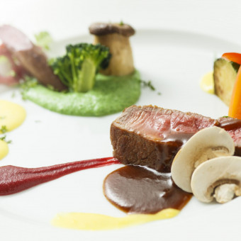 お料理をカスタムしてお二人だけのフルコースに！