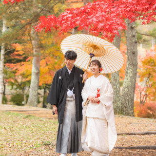 紅葉に包まれて、蓼科湖畔で紡ぐ和装の美しい瞬間