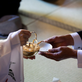 親族が結ぶ、絆と祝福の盃