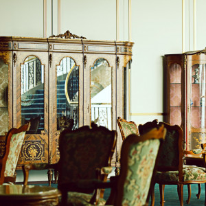 高級感ある日本閣調度品、ガラス越しには螺旋階段も映りロマンチックな雰囲気が楽しめます|Royal Garden Palace 八王子日本閣の写真(15869050)