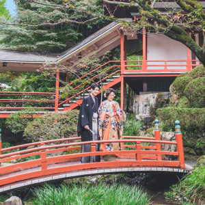 緑をバックに太鼓橋にてロケーションフォト|Royal Garden Palace 八王子日本閣の写真(27138180)