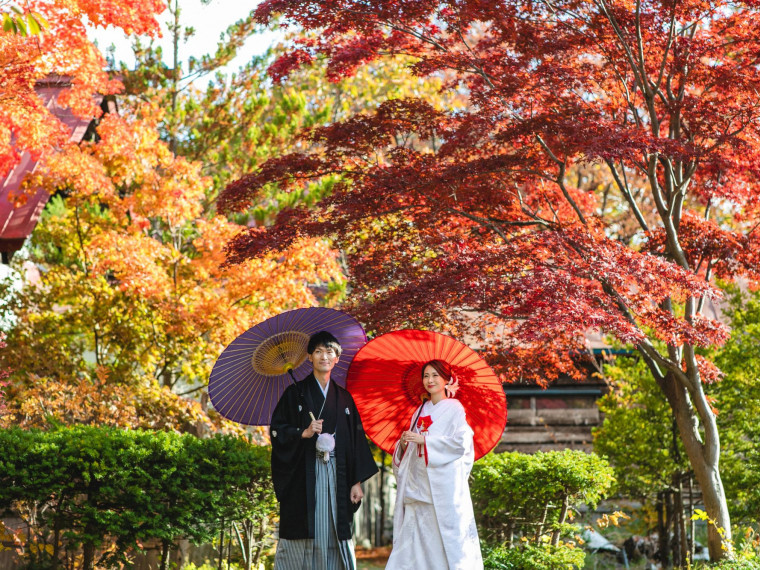 和装+紅葉での結婚式も人気