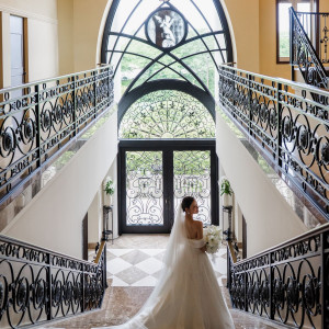 ガラス張りの扉から自然光・緑溢れる|赤坂ル・アンジェ教会の写真(54501741)