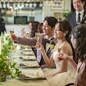 ゲストと一緒に食事するカジュアルなスタイルが人気☆|赤坂ル・アンジェ教会の写真(7272925)