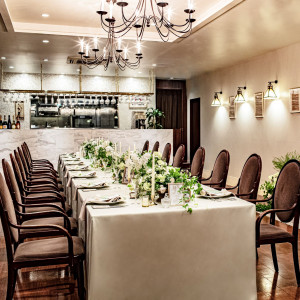 少人数のために造られた『Atelier』にはオープンキッチンをご用意。「音」・「香り」・「目」で楽しませてくれる美食はゲストからも大好評|赤坂ル・アンジェ教会の写真(54501449)