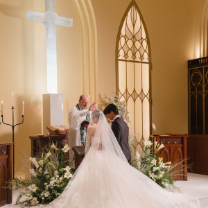 【教会口コミ1位】専任牧師が贈る『伝統的な教会式』挙式の意味を重んじた本物の誓い|赤坂ル・アンジェ教会の写真(54500843)
