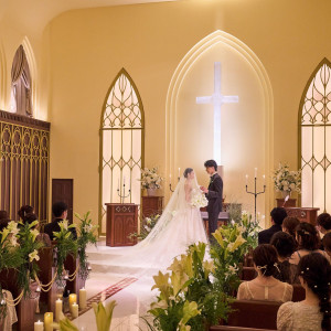 天井高7m・大理石の映り込みが美しい13mのバージンロード広がる、神聖な礼拝堂|赤坂ル・アンジェ教会の写真(54500997)