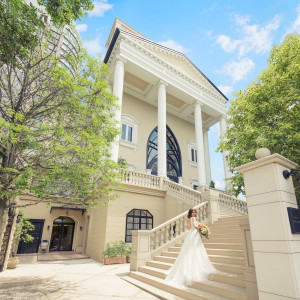 教会の目の前にある舞鶴公園の緑が一面に広がる絶景。春には桜が咲き誇る、迫力ある景色はゲストからも大好評|赤坂ル・アンジェ教会の写真(54501836)