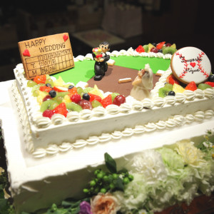 おふたりらしさ満点のウエディングケーキにゲストも盛り上がる！|赤坂ル・アンジェ教会の写真(1827926)