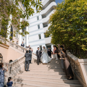 大階段で祝福のフラワーシャワー|赤坂ル・アンジェ教会の写真(44974783)