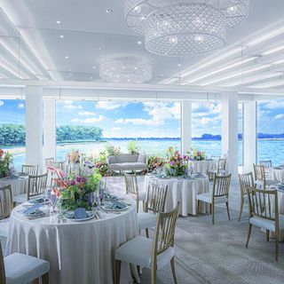 【SUNS＆GRACE】海と砂浜、能古島を一望する陽光と共に上質な時間を過ごせる新会場