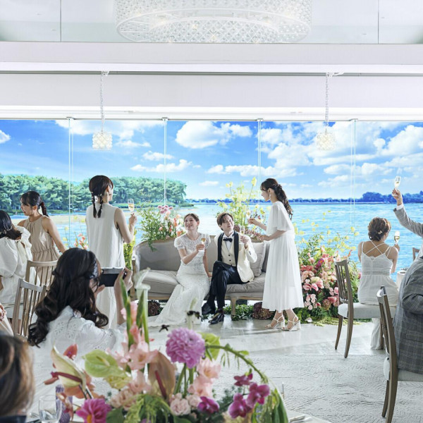 ＼*式場見学1軒目限定*／
ウエディングドレス1着330,000円分プレゼント！