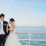 ゆったりと優雅に流れる海上の時間。明石海峡大橋もこんなにはっきりと見ることができます。