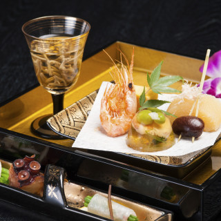 伝統的な日本料理にモダンな感覚を取り入れたオリジナル会席料理。