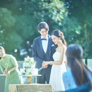 緑に包まれてガーデンでのケーキカット 自由度の高いウエディング|AMANDAN TERRACE ~アマンダンテラス~の写真(54520169)
