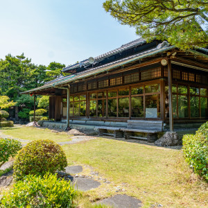 四季折を感じられる【2,000坪】の敷地に広がる日本庭園とお屋敷
