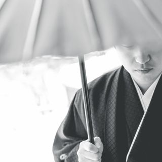 厳かな挙式の前のスナップ撮影のひととき。
新郎様も緊張の一コマです。