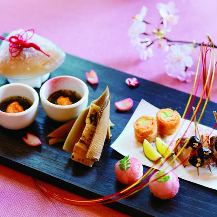 旬の味覚を色鮮やかな春の前菜とともに。和食だから叶えられる豪華食材のおもてなし。|エルムガーデンの写真(378934)