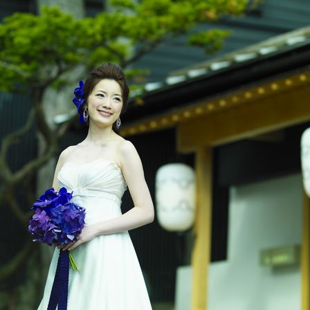 ドレスでの外観ショットは和×洋のバランスを取りつつ新しいイメージへとお届けいたします。|エルムガーデンの写真(429915)