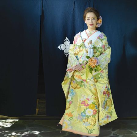 春に人気が高いパステル風の色打掛。鮮やかで春らしい和装のコーディネートもぜひ楽しんでみては|エルムガーデンの写真(834919)
