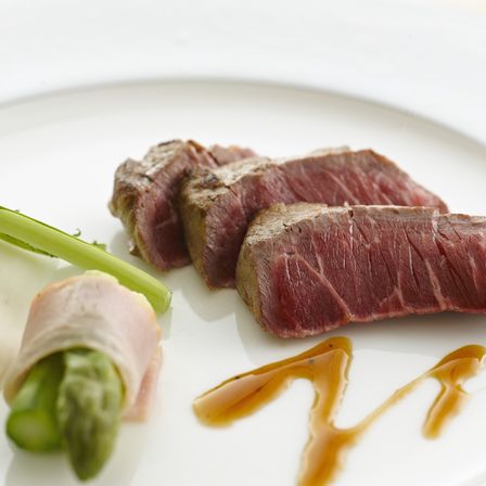 メイン料理牛ヒレ肉はシェフ特製のソースを用意させて頂きます|ベルクラシック旭川の写真(5748139)