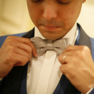 新郎様も蝶ネクタイでお色直し|エリスリーナ西原ヒルズガーデンの写真(9293728)