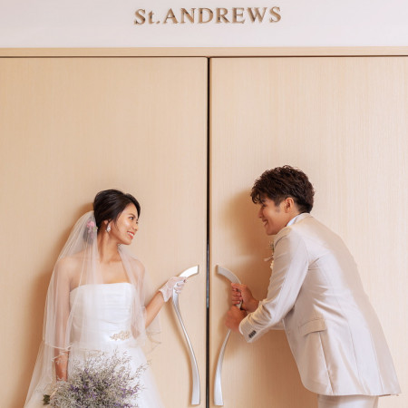 開く瞬間のときめきと笑顔が、幸せな一日の始まりを予感させます