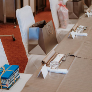 花が彩る、祝福の空間。一人ひとり感謝の気持ちを込めた引出物を用意して。|浄土ヶ浜パークホテルの写真(56554941)