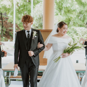 エントランスで笑顔溢れる結婚式|浄土ヶ浜パークホテルの写真(53168110)