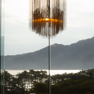 時期によってロビーから朝日が昇ります。|浄土ヶ浜パークホテルの写真(53064358)
