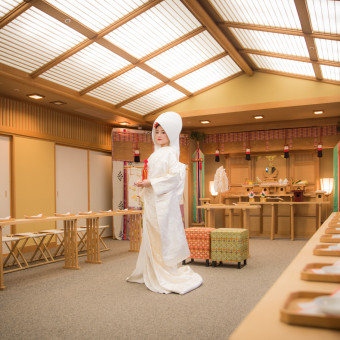 白無垢姿で神前結婚式。