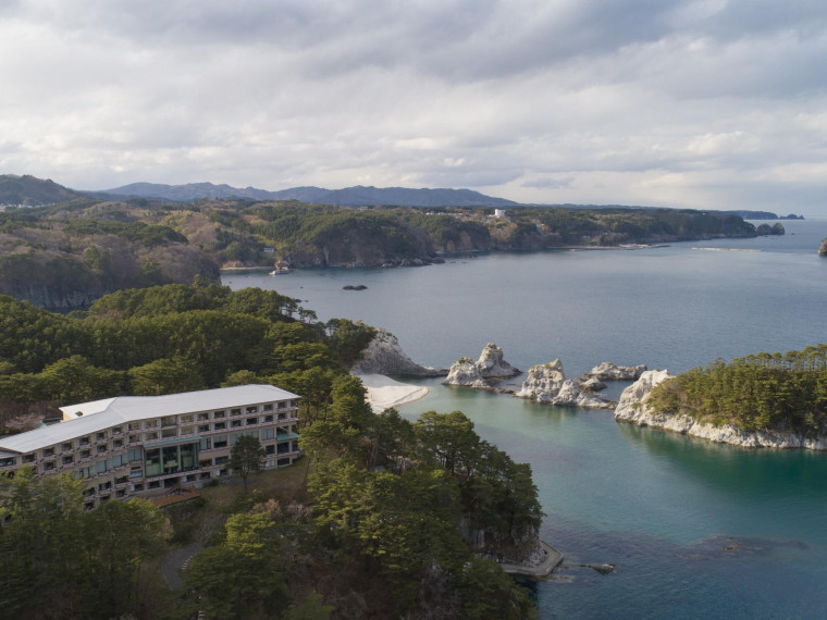 名勝「浄土ヶ浜」を望む高台に佇むホテル自慢のフォトスポット